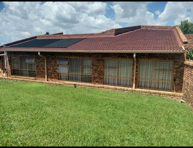 4 BEDROOM HOUSE FOR SALE IN THREE RIVERS EAST